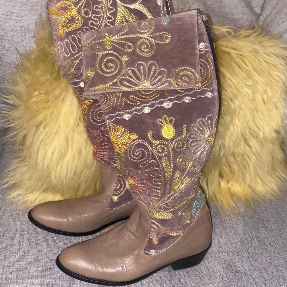 Zeyzani Custom Embroidered Leather Boots - Picture 2 of 7